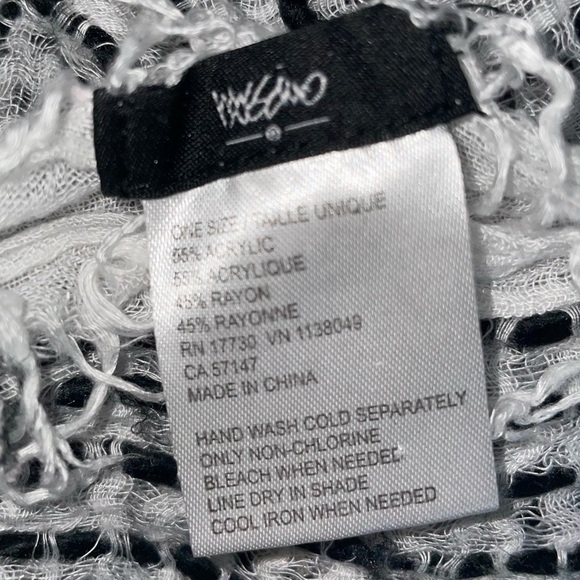 Mossimo Supply Co. Scarf Woven Eyelash Threaded Scarf Fringe Tassel Ends - Picture 3 of 5